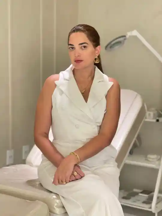 Dra. Luciana Araújo no consultório